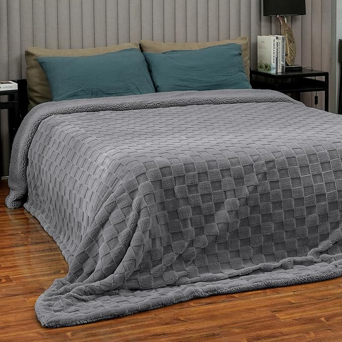 Pawque Super Soft Cozy Throw Blanket King Size for Couch Bed, Fluffy Sherpa Fleece Reversible Thick Warm Fuzzy Blanket for All-Season, 3D Checkered Jacquard Decorative Blankets, Grey, 108"x90"