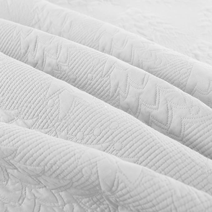 MarCielo 3-Piece Christmas Quilt 100% Cotton Oversized Bedspread Lightweight Coverlet Embroidery Christmas Tree Pattern Bedding Set (TC Bright White, Oversized King (118"x106"))