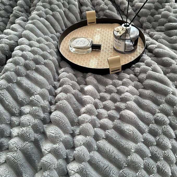 UKELER Sherpa Bed Blankets 80 × 90 inch, Ultra Soft Queen Size Throw Blanket for All Season, 470 GSM Cozy Plush Striped Fleece Blanket for Bedroom Living Room Dorm Hostel Sofa Camping, Off White