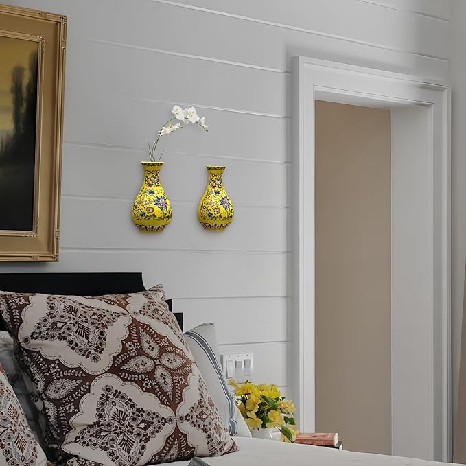 Set of Two Handmade Chinese Blue & White Porcelain Wall Mounted Vases – Chinoiserie Ceramic Flower Vase for Indoor Home Décor, Wall Hanging Vases for Living Room & Bookshelf