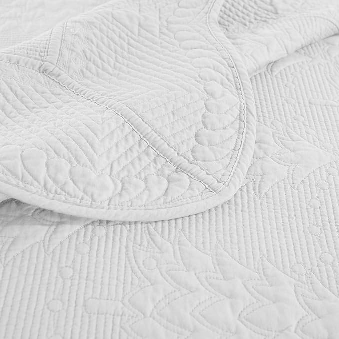 MarCielo 3-Piece Christmas Quilt 100% Cotton Oversized Bedspread Lightweight Coverlet Embroidery Christmas Tree Pattern Bedding Set (TC Bright White, Oversized King (118"x106"))