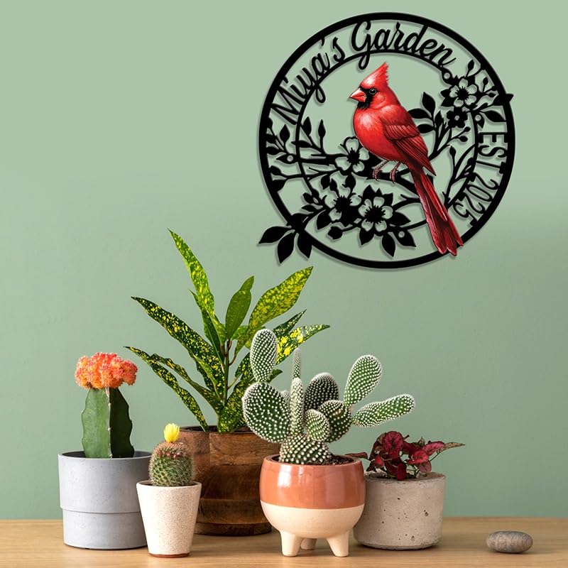 Personalized Name Garden Cardinal Metal Signs with Stake, Custom Family Name Yard Decor for Outdoor Outside, Cardinal Lawn Patio Stake Gardening Enthusiasts Grandmothers Gift